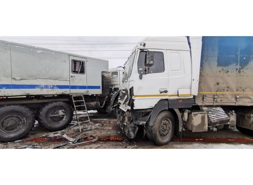 Под Волгоградом 5 декабря столкнулись 2 грузовика